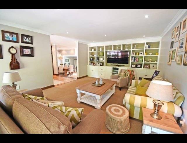 4 BEDROOM FREESTANDING TO LET IN DAWNCLIFFE